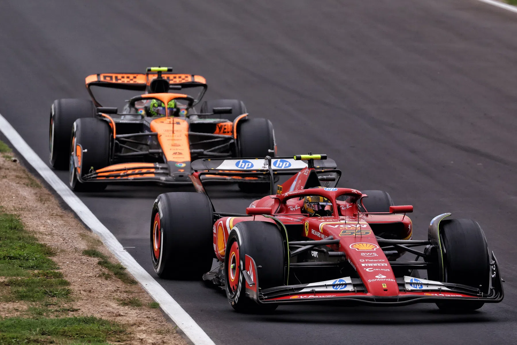 O piloto de F1 Carlos Sainz quer ganhar o título de construtores com a Ferrari