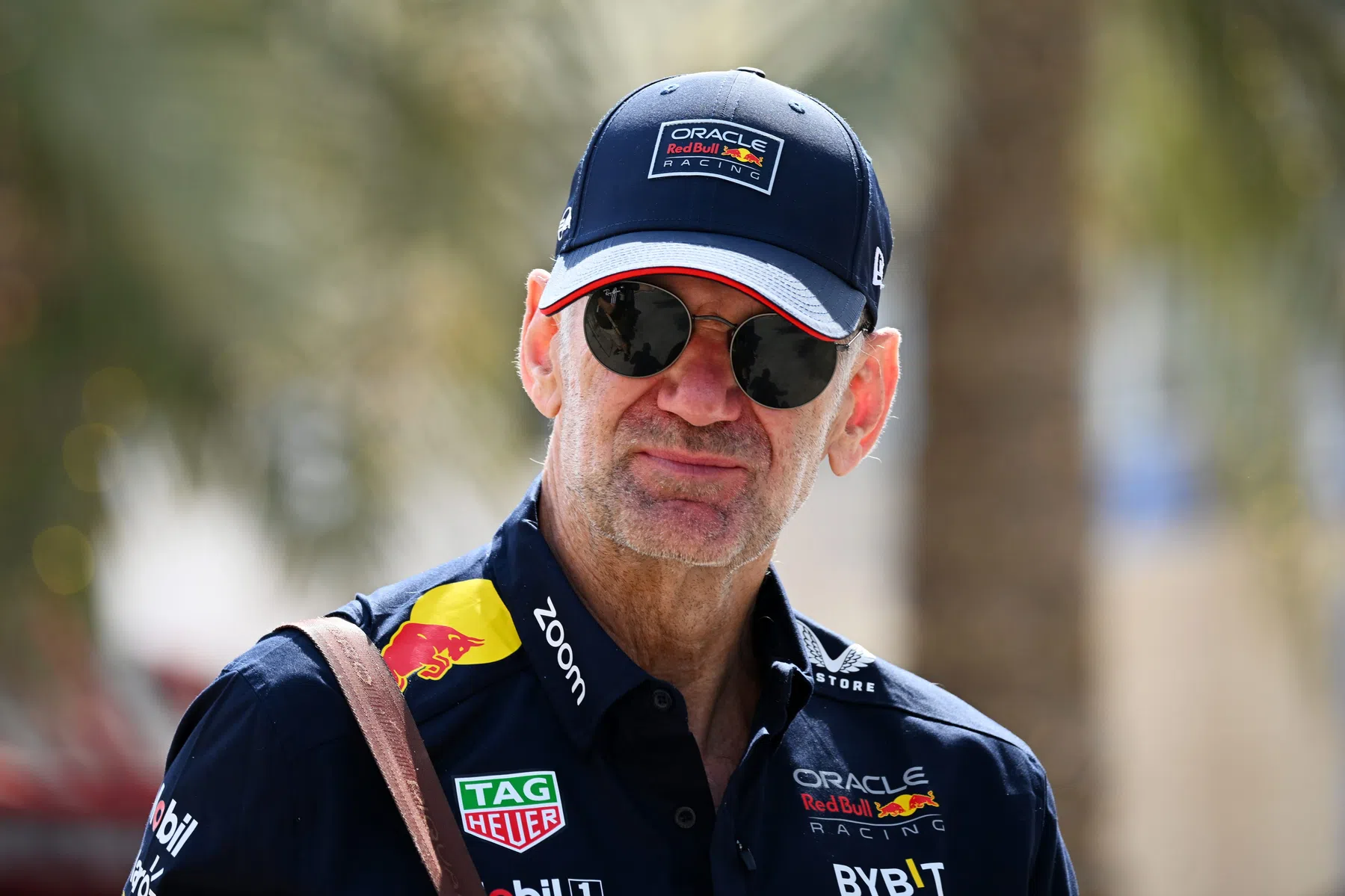 Adrian Newey erhält nach seiner Unterschrift bei Aston Martin Komplimente von Lawrence Stroll