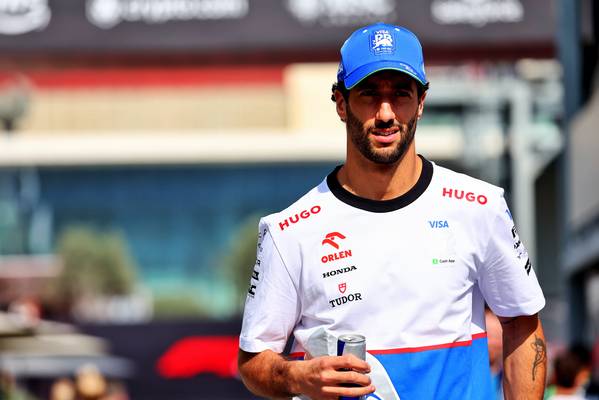 Daniel Ricciardo dà a Fernando Alonso un consiglio su Adrian Newey