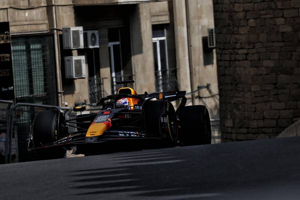 Azerbaijan GP FP1 Results F1 Max Verstappen P1, Charles Leclerc in the wall