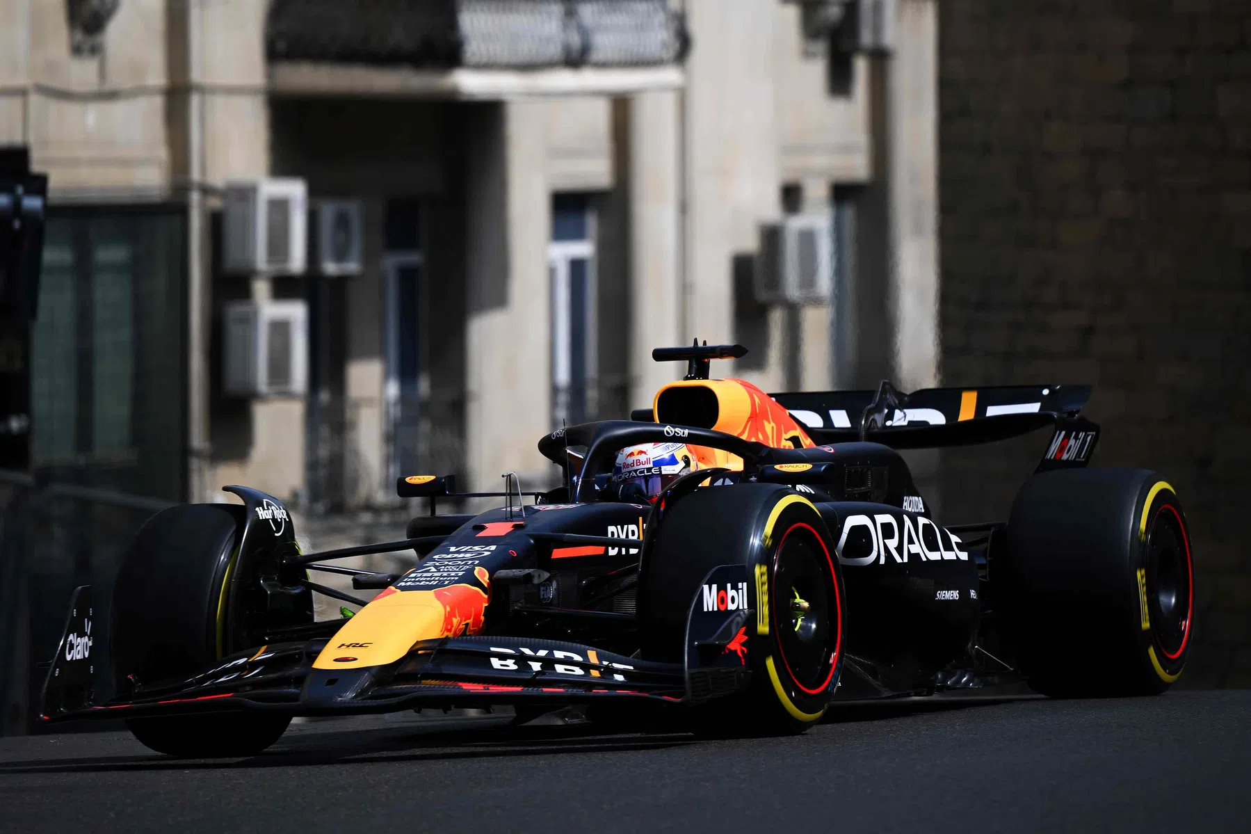 Max Verstappen naar eerste tijd in Azerbeidzjan in eerste vrije training