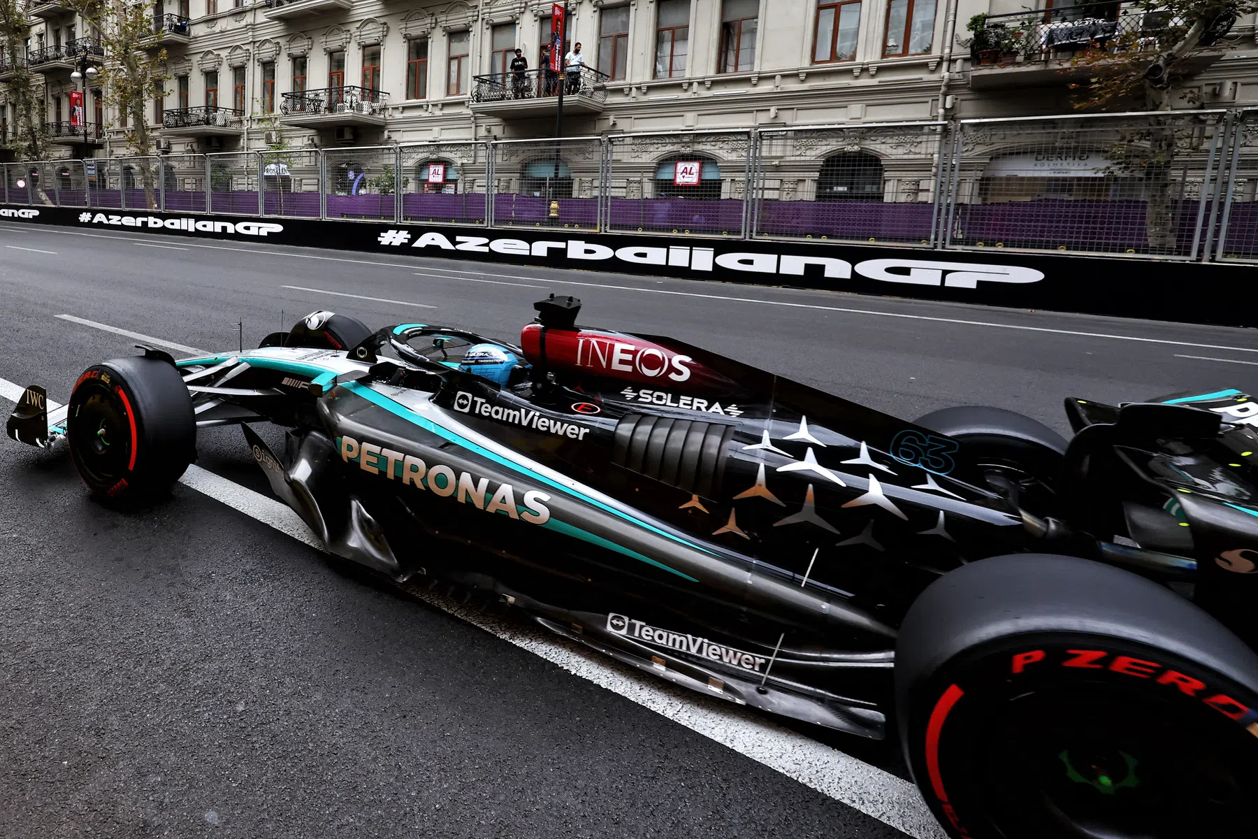 f1-grid-strafe george russell in baku nach verletzung der gelben flagge