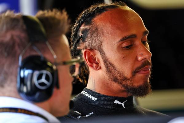 F1 Lewis Hamilton GP Azerbaiyán problema de equilibrio cambio de motor