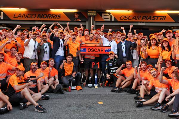 Gli ordini di scuderia McLaren cambiano Oscar Piastri vittoria F1 Baku Lando Norris