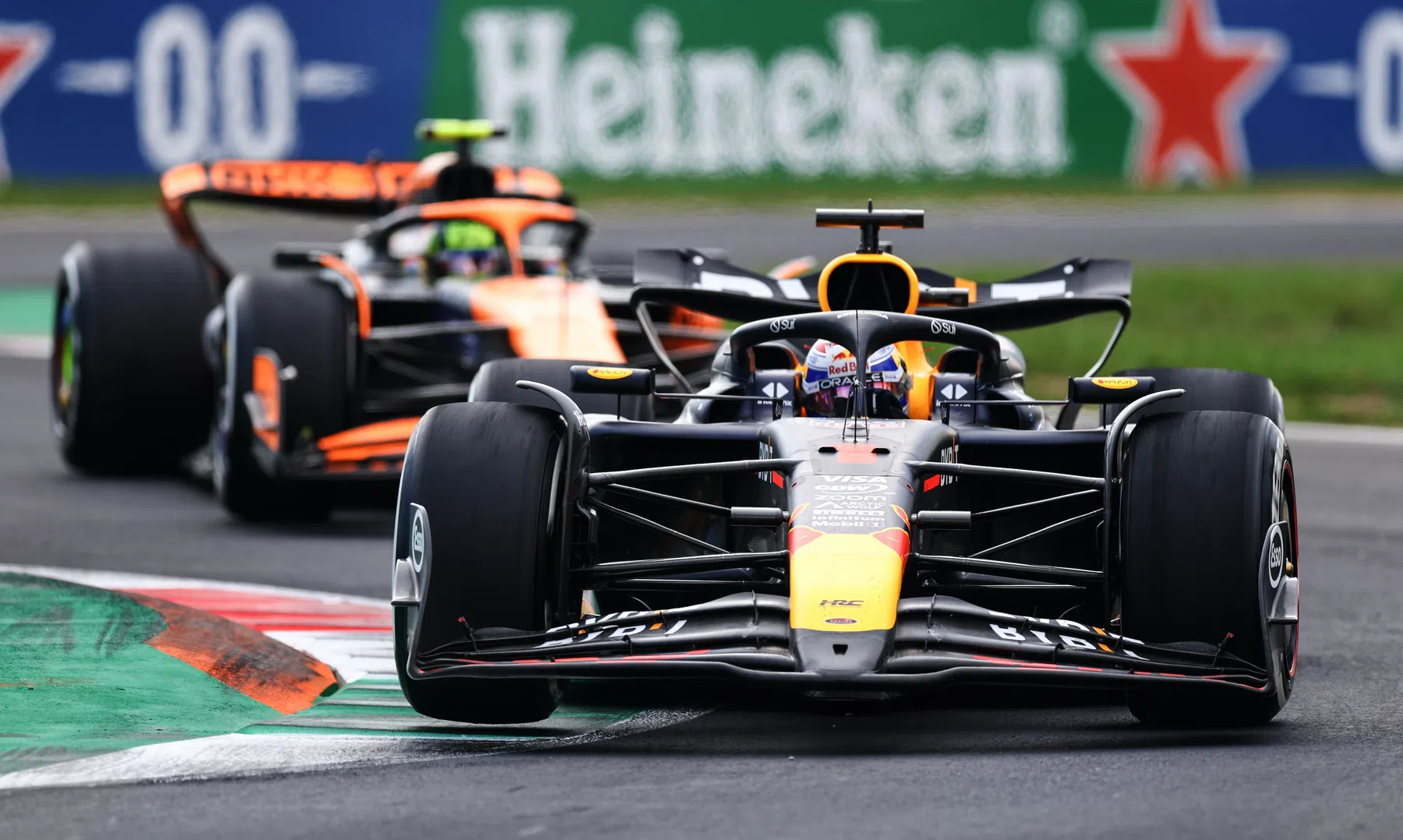 I piloti di F1 Max Verstappen e Lando Norris superati da Oliver Bearman