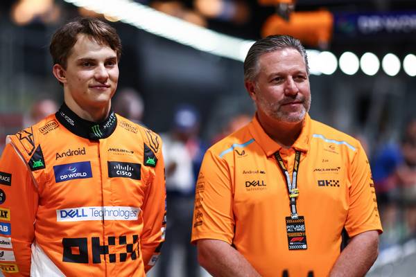 Kyle Larson Essai F1 Max Verstappen McLaren Zak Brown