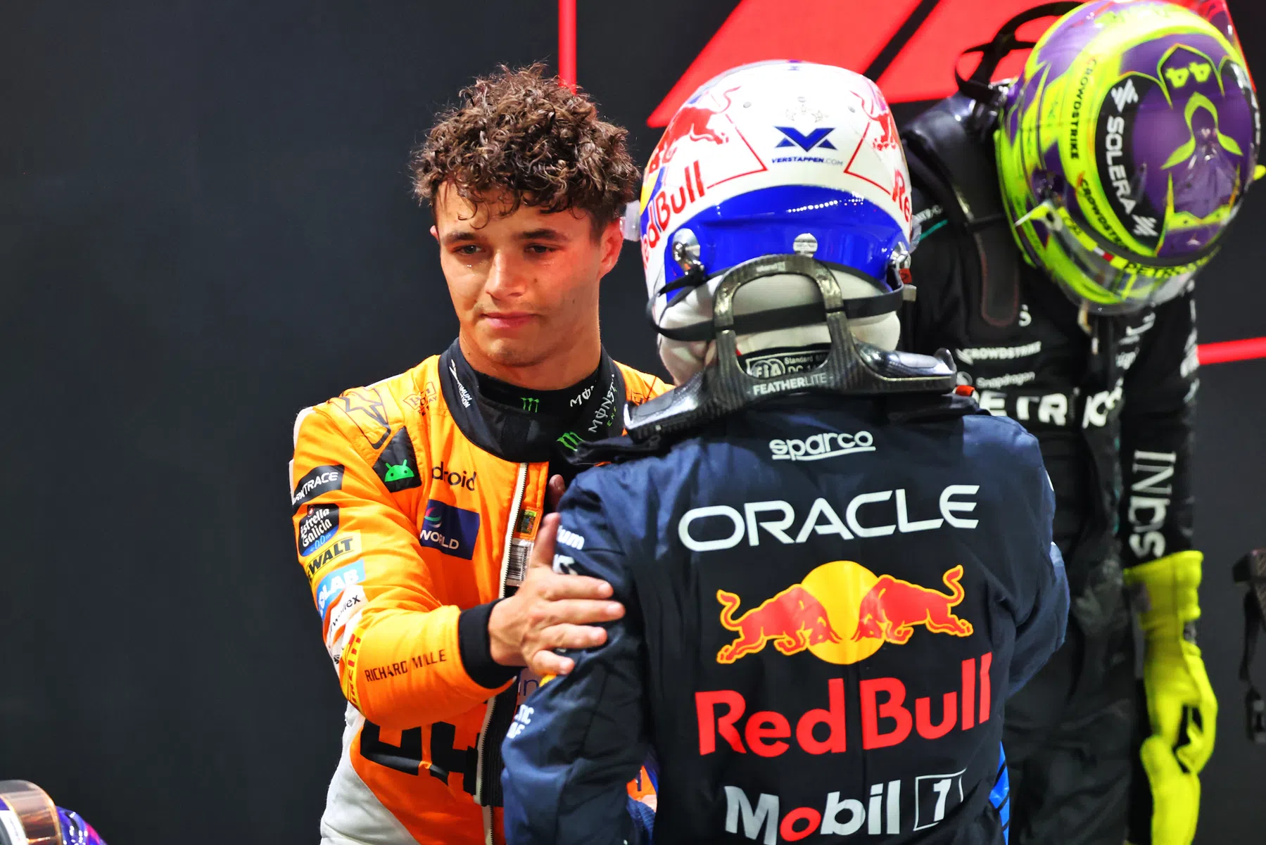 Lewis Hamilton y Lando Norris apoyan a Max Verstappen tras la sanción de la FIA