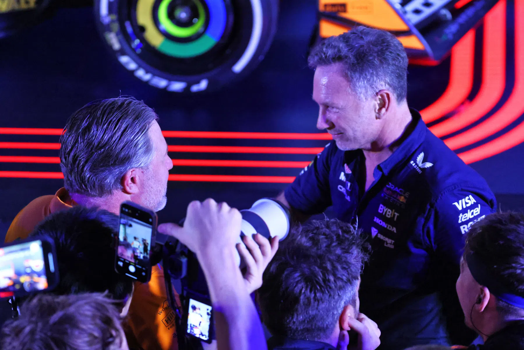 Zak Brown en Christian Horner samen in het vliegtuig naar huis na Singapore