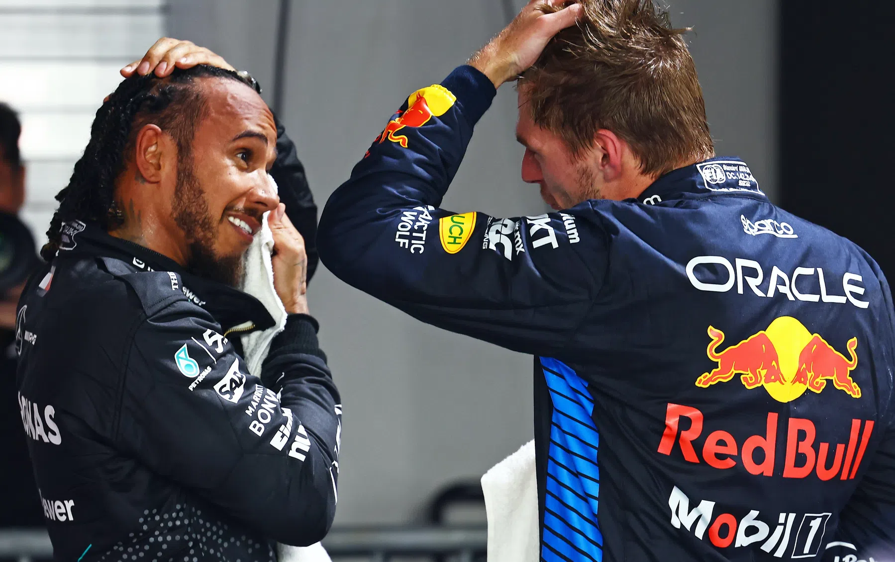 F1 coureur Lewis Hamilton steunt Max Verstappen na ruzie met de FIA