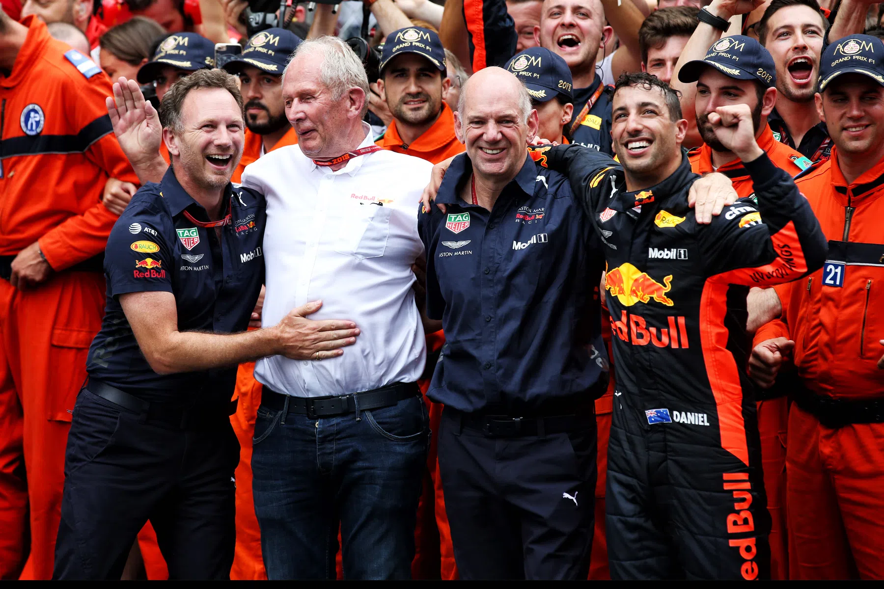 marko confirma que a red bull quer manter ricciardo empregado