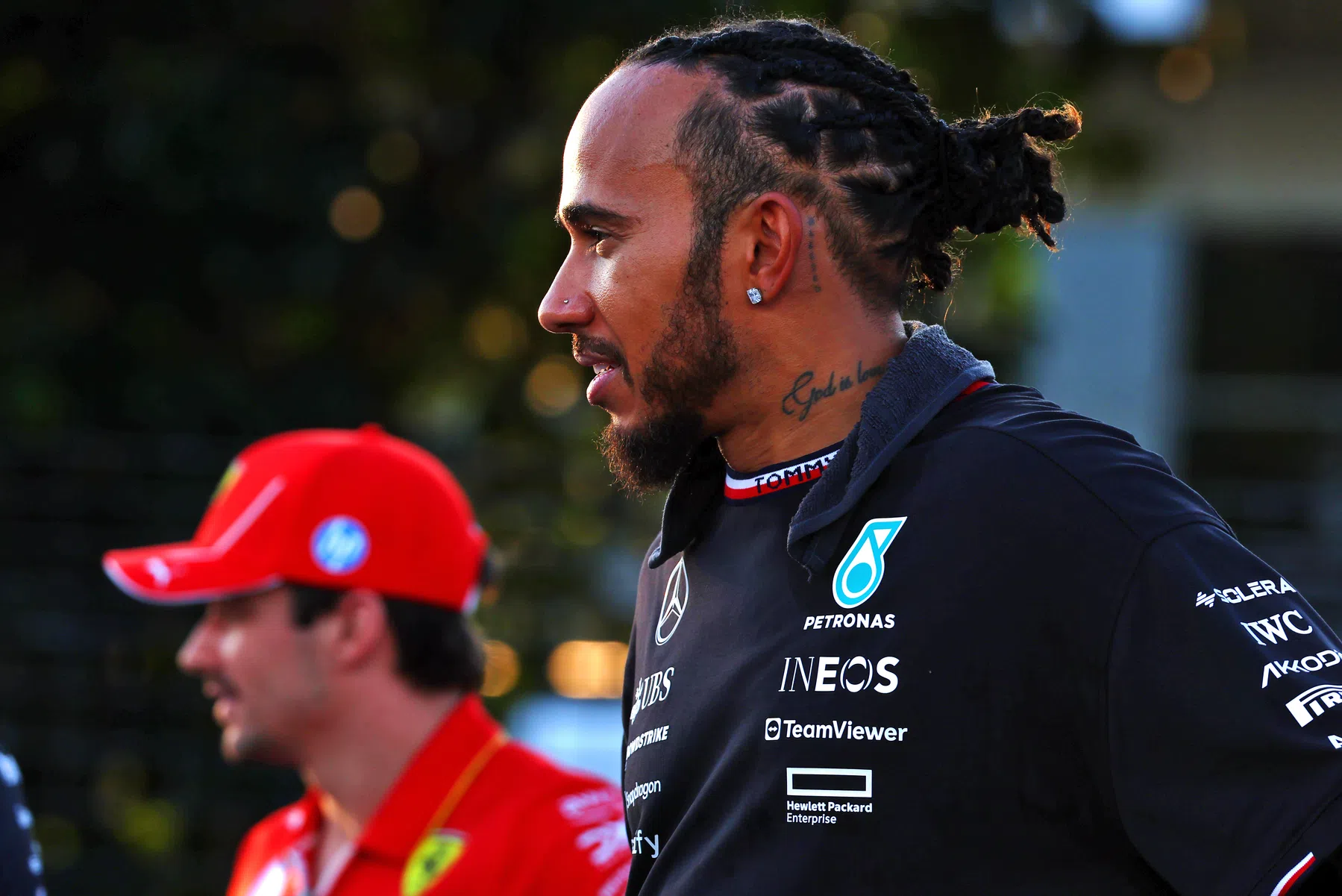 Riccardo Patrese sur Lewis Hamilton chez Ferrari F1