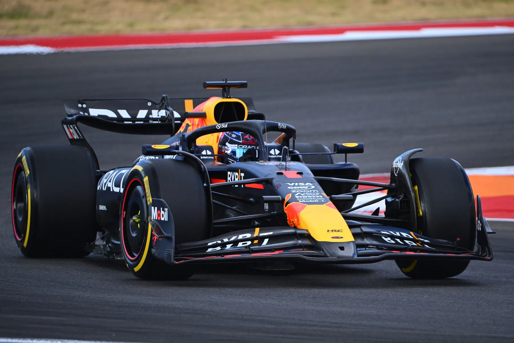 Verstappen rijdt onbedreigd naar sprintzege in Austin