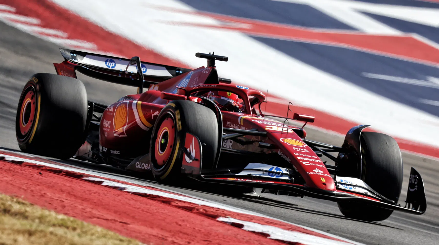 Verstappen naar podium door straf voor Norris, Leclerc wint in Austin