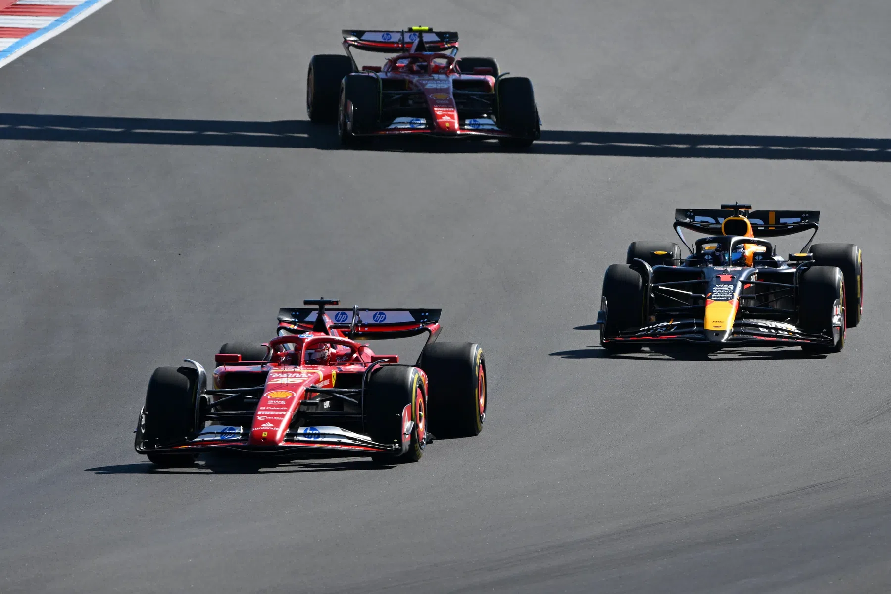 F1 Charles Leclerc reacciona ante las opciones de campeonato frente a Max Verstappen