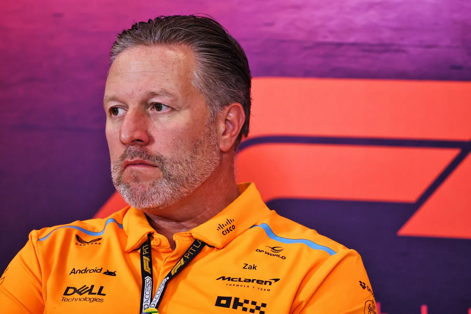 Damon Hill e Zak Brown entram em conflito no X devido a Lando Norris e Max Verstappen