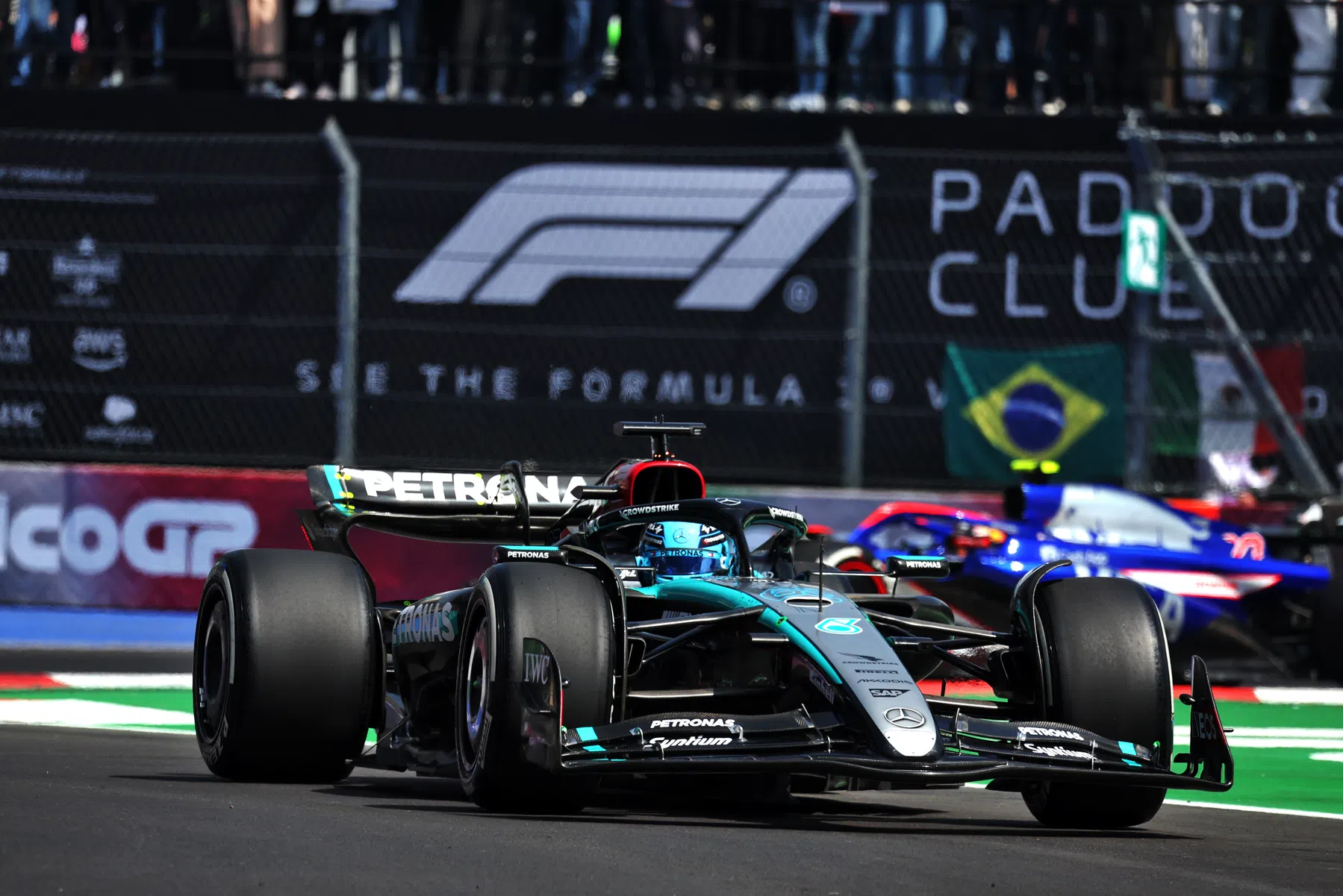 George Russell lidera la FP1 en México con Max Verstappen con problemas de motor