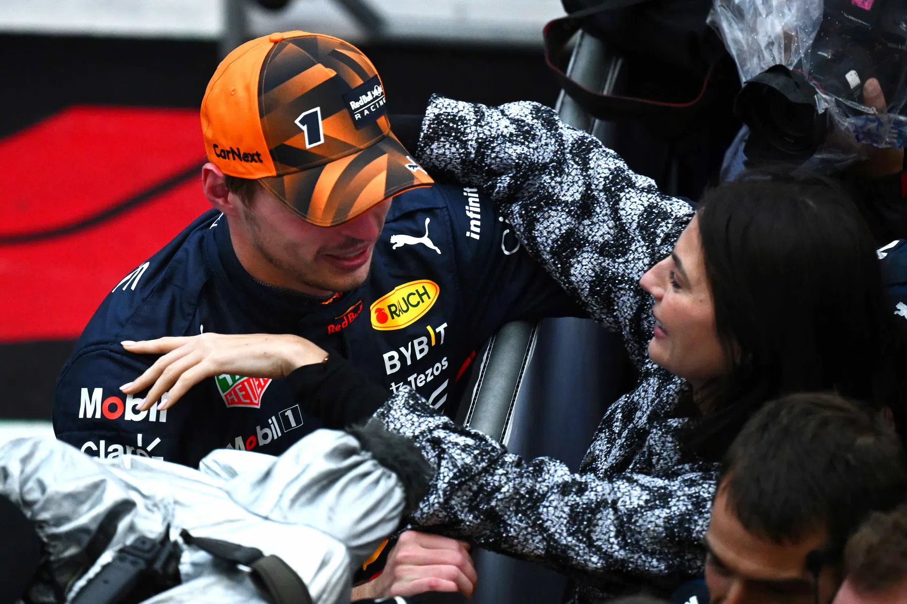 Kelly Piquet supports Max Verstappen on Instagram Mexico GP