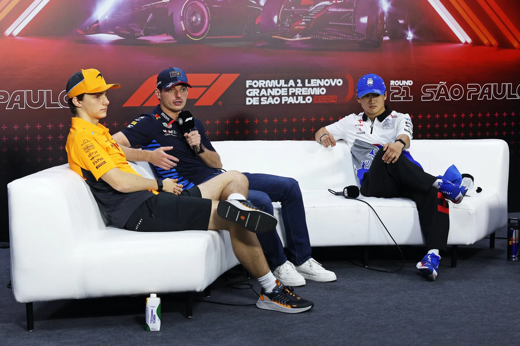 Max Verstappen e Yuki Tsunoda em Franco Colapinto na Red Bull Racing 2025