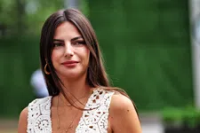 Thumbnail for article: Kelly Piquet de compras de ropa de bebé: ¿se revela el sexo del bebé?