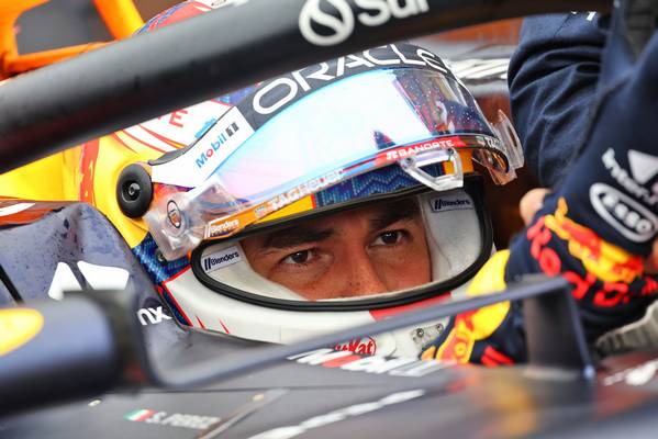 Jacques Villeneuve verdedigt Sergio Perez Red Bull-stoel Verstappen blij