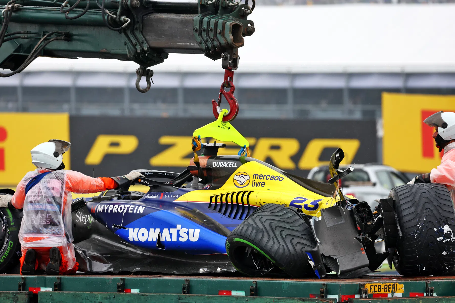 f1 wagens albon en colapinto door williams hersteld na crashes in sao paulo