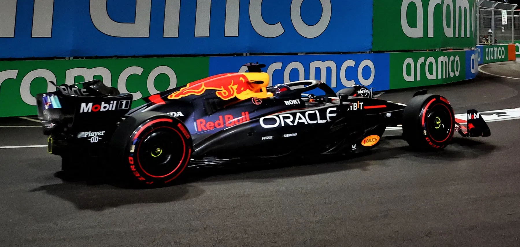 Verstappen worstelt in Las Vegas, Mercedes heer en meester in VT1