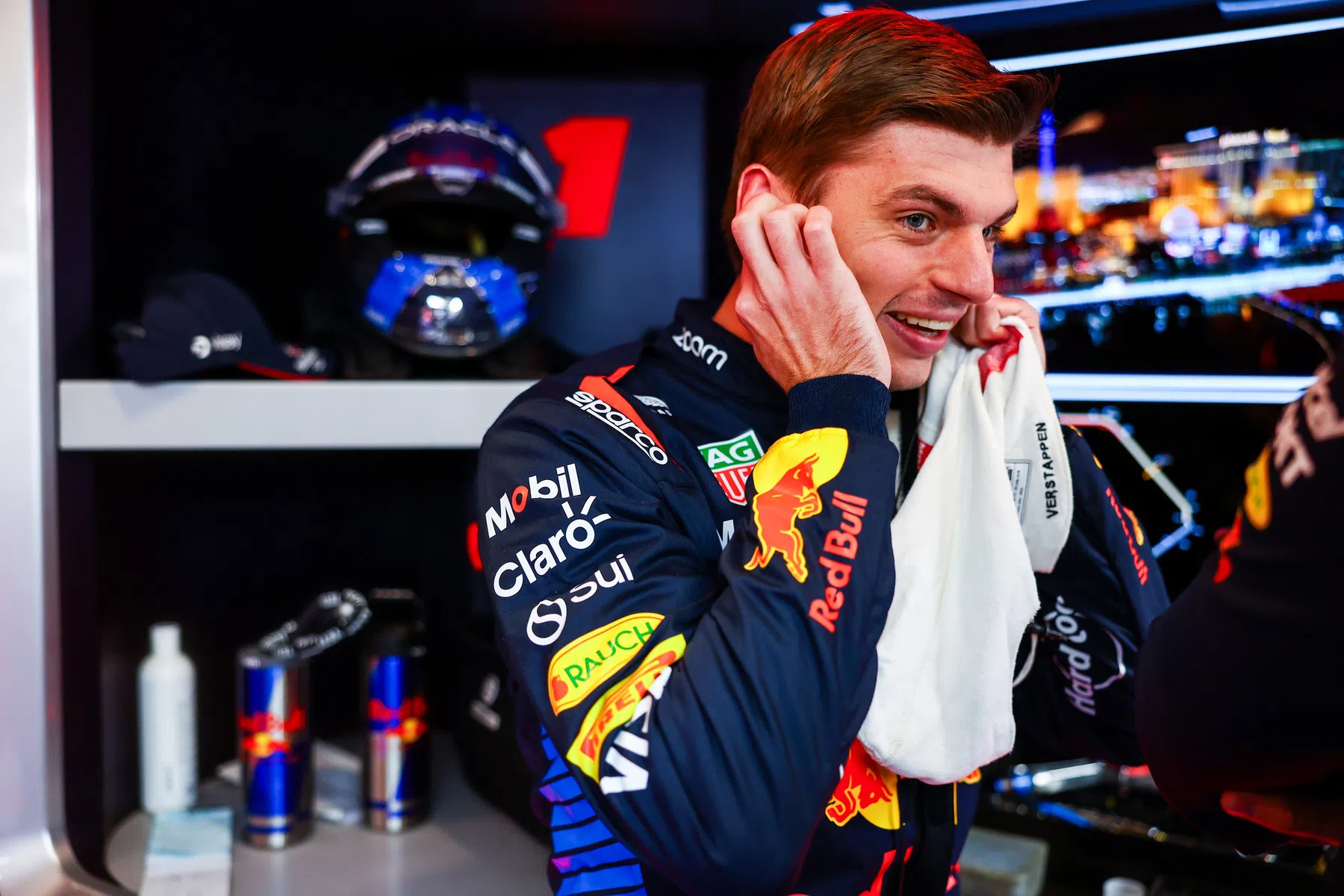 Des images uniques de Max Verstappen en train de chanter