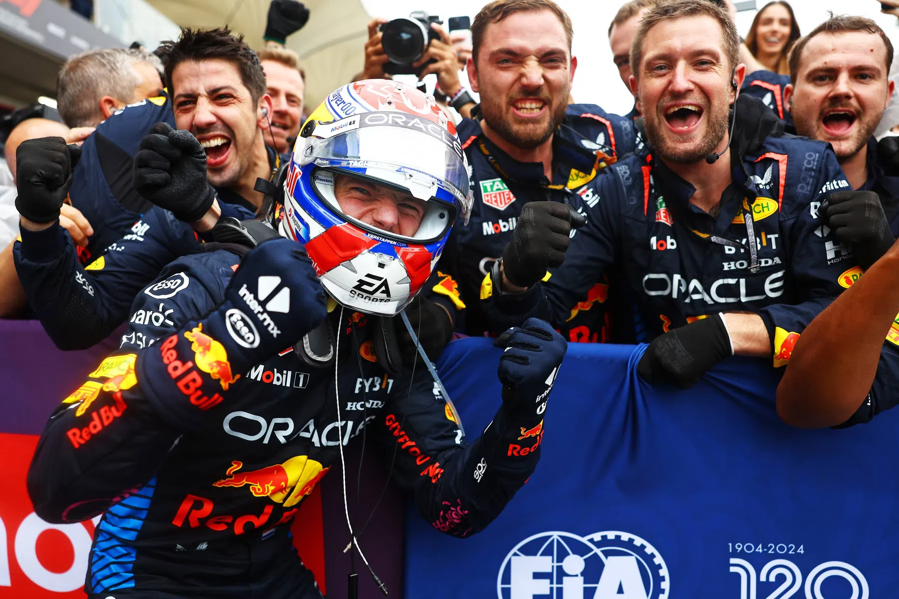 Max Verstappen si aggiunge alla lista delle leggende della F1 con il quarto campionato del mondo