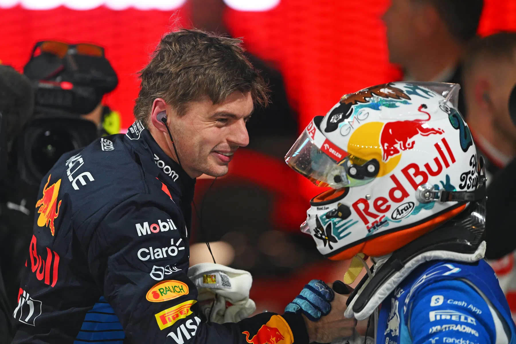 Les RB20 de Verstappen et Perez ajustées dans le parc fermé du Qatar