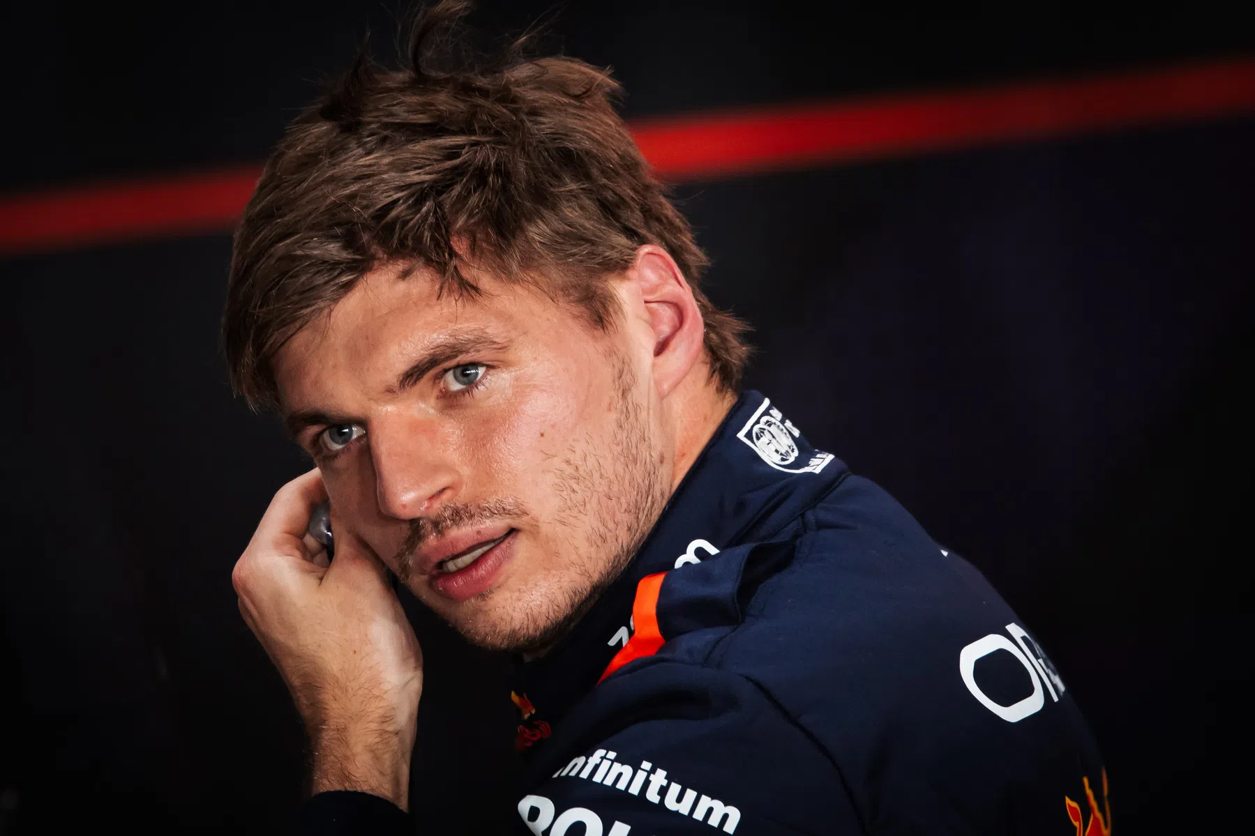 Verstappen interesseert het allemaal niet meer: 'Voel me net een vleermuis'