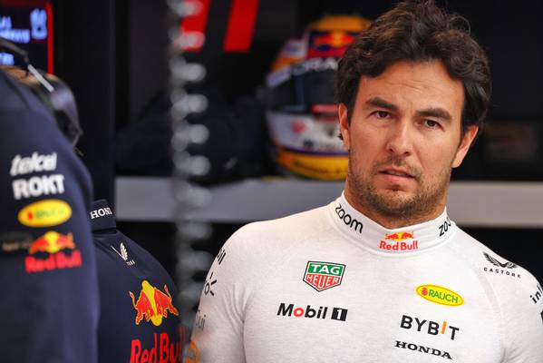 Sergio Pérez Red Bull reacciona tras la clasificación y se dirige a la FIA F1