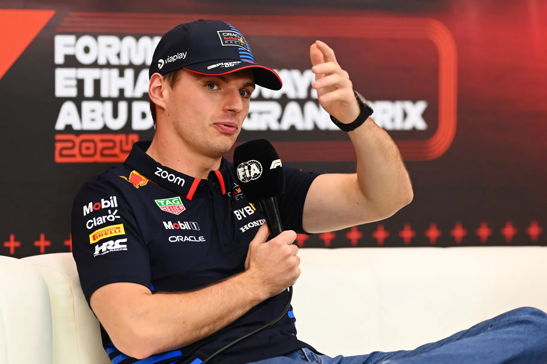 Verstappen disgusted with 'backstabber' Russell: 'He's lying'