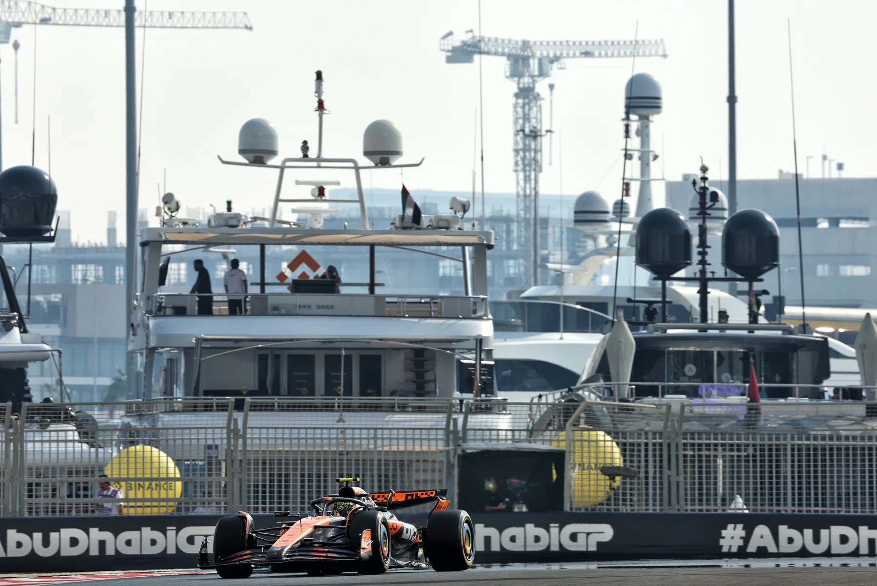 F1 Live follow qualifying live at Abu Dhabi Grand Prix