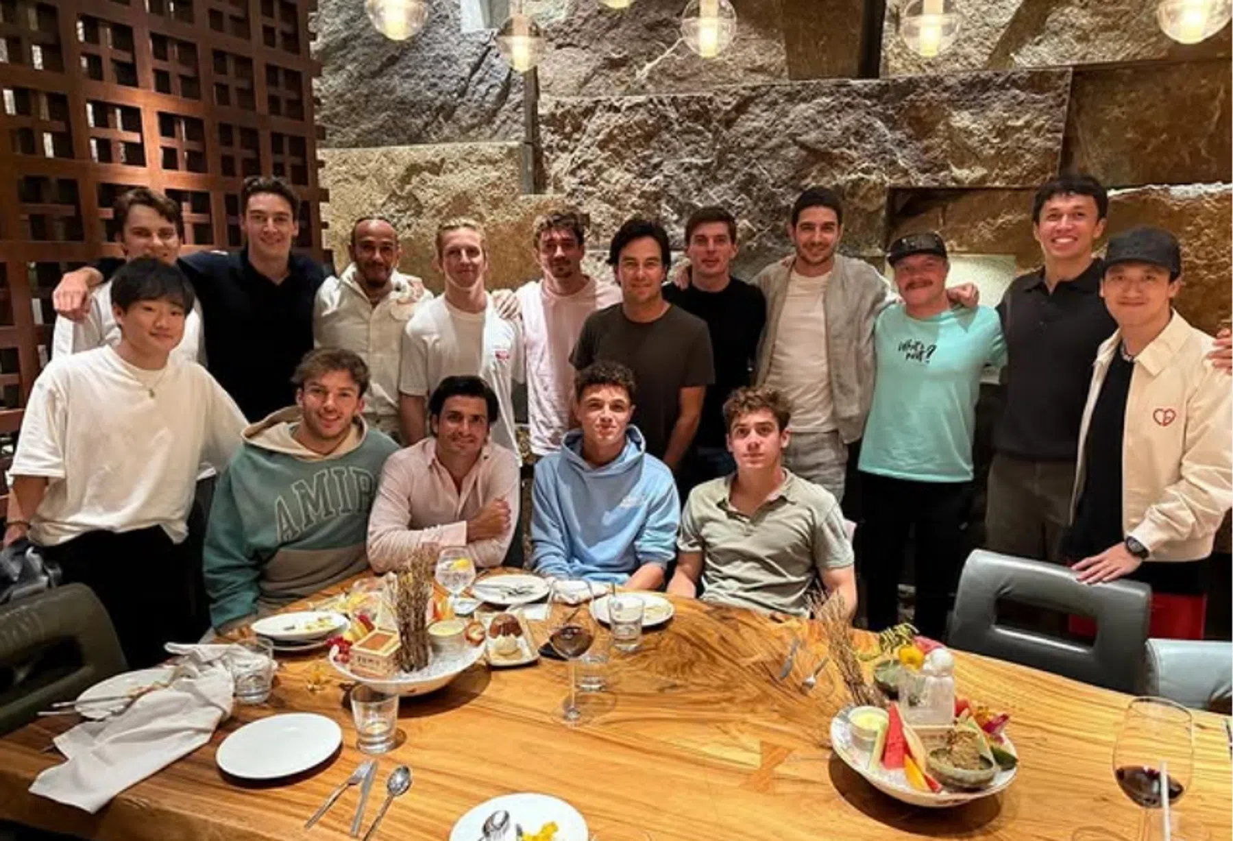 Bottas betaalt terugkerend diner van F1 coureurs in Abu Dhabi