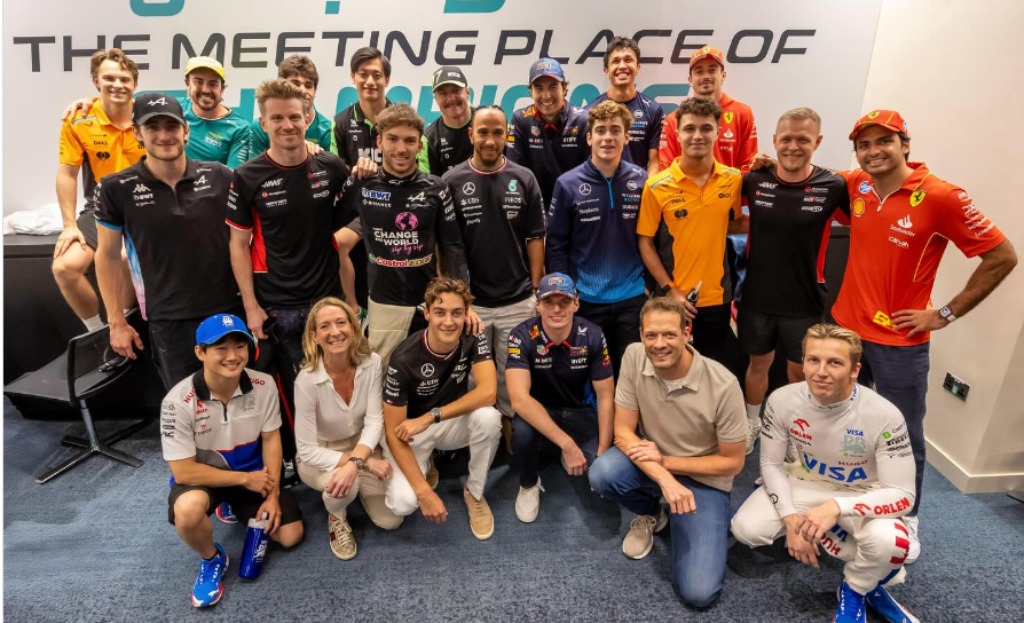 Max Verstappen next to George Russell in GPDA photo