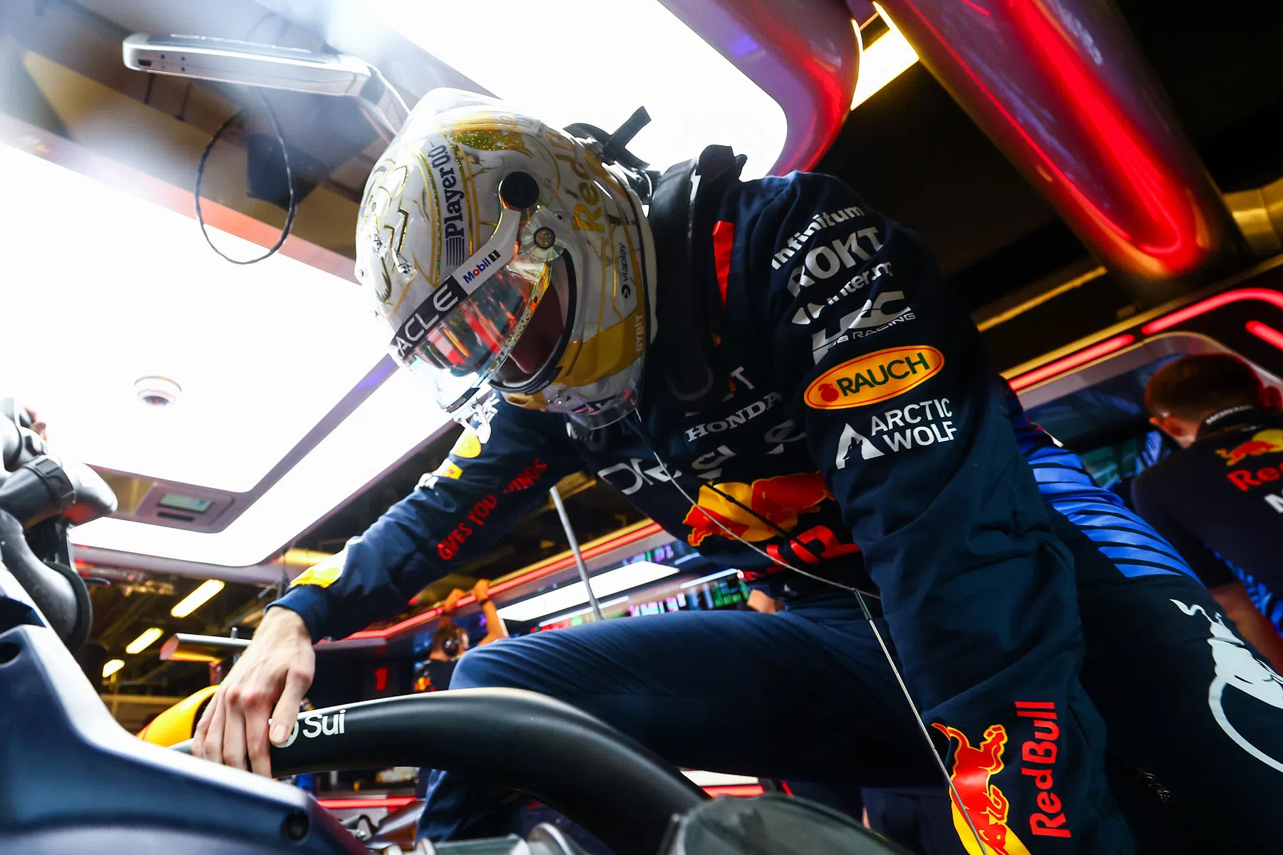 Max Verstappen of George Russell aan welke kant staat Eddie Jordan