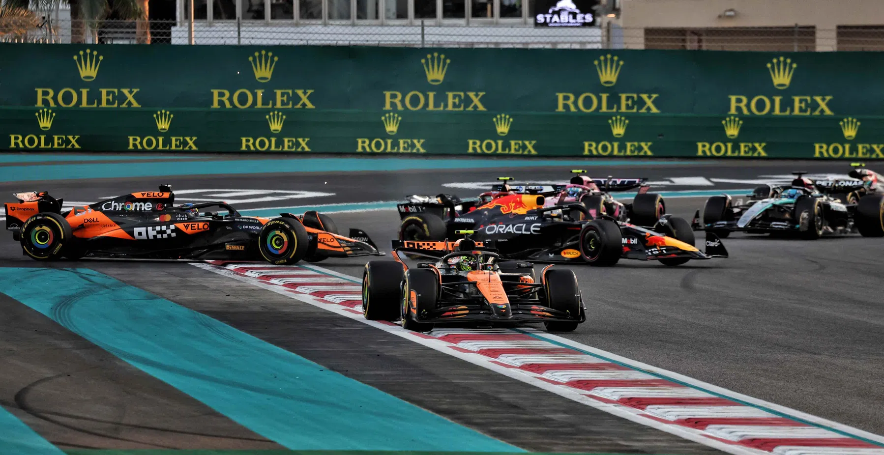 Max Verstappen decepciona, Lando Norris e Ferrari impressionam