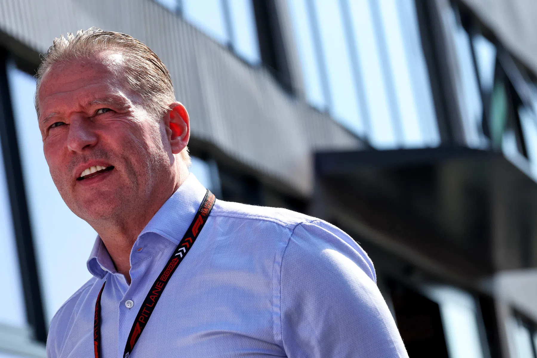 Jos Verstappen nega arrependimento por críticas a Horner