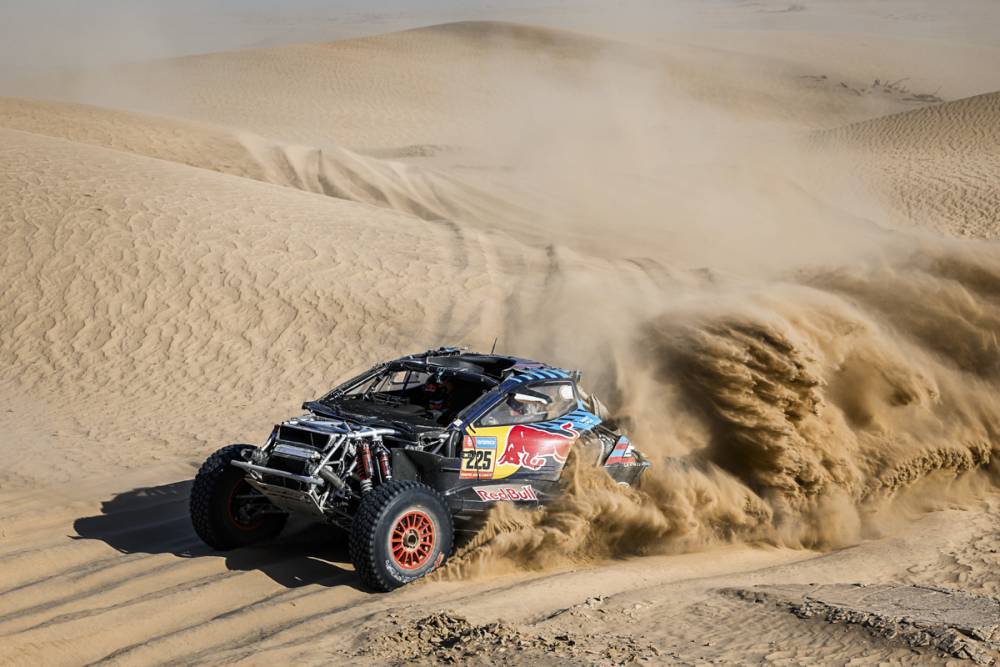 Pai de Sainz se despede do Rally Dakar após inspeção técnica da FIA