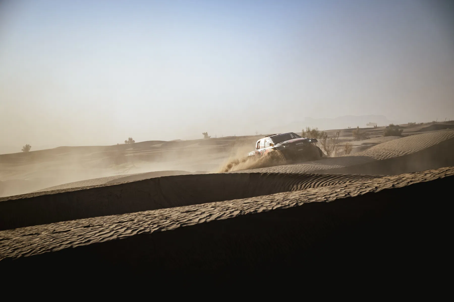 Nederlandse trucker De Groot loopt harde crash op in Dakar