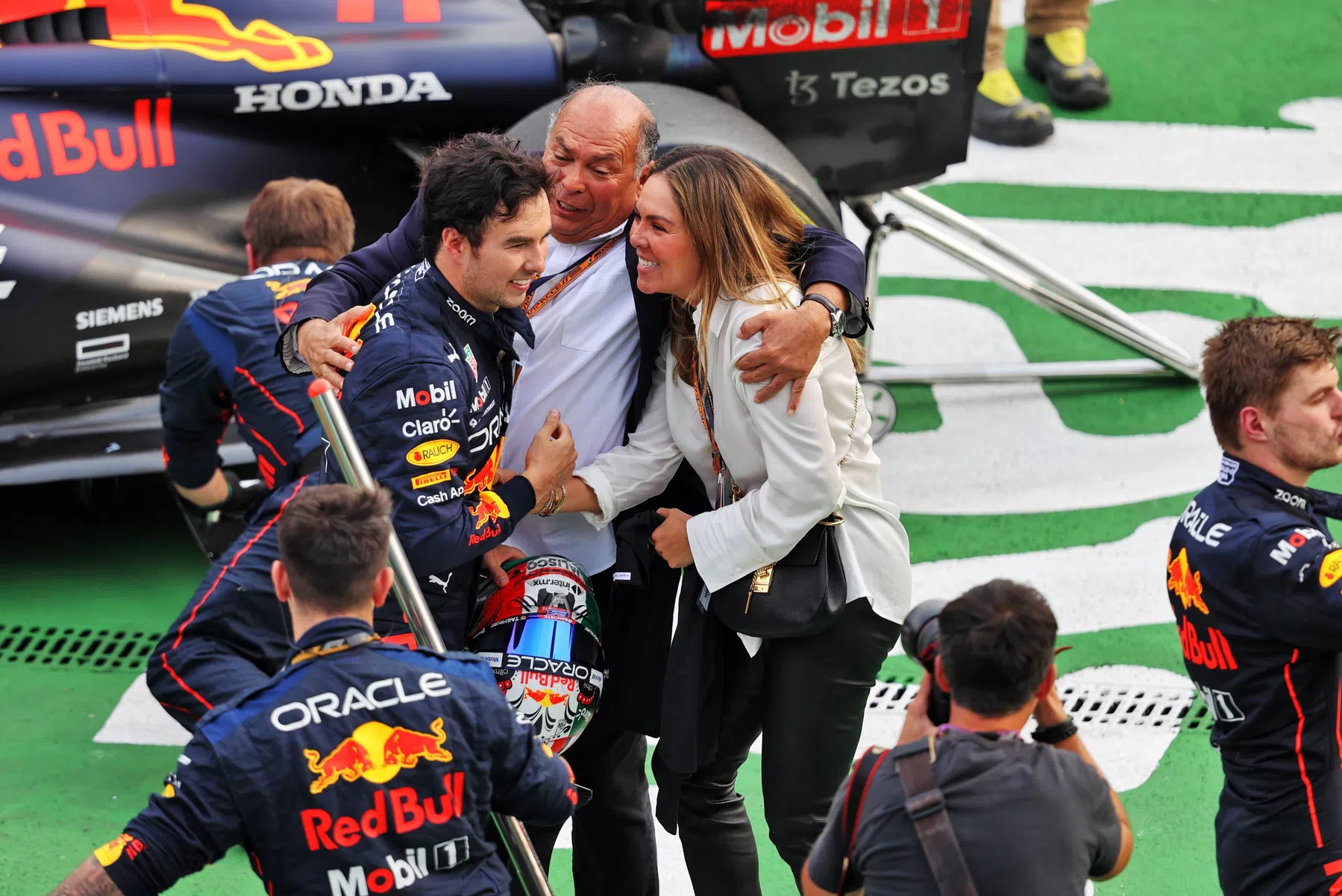 Il padre Sergio Perez potrebbe ancora vedere suo figlio guidare in Formula E un giorno in F1