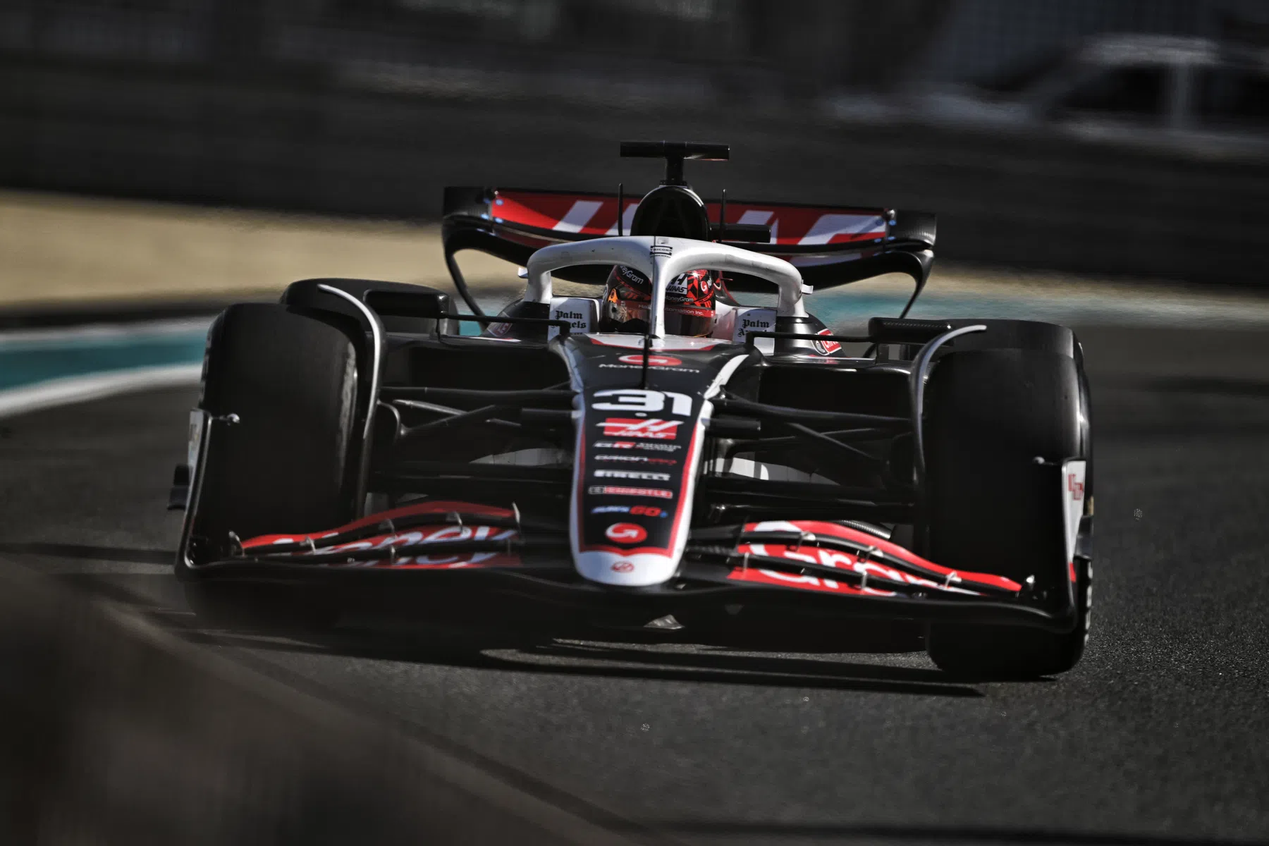 haas trapt seizoen af met historische test en nieuwe coureur