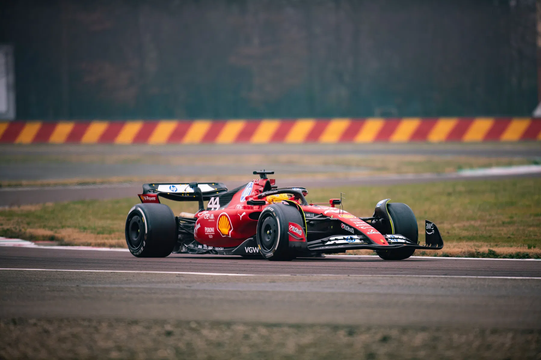 Les premiers essais de Lewis Hamilton pour Ferrari dans la SF-23 en images