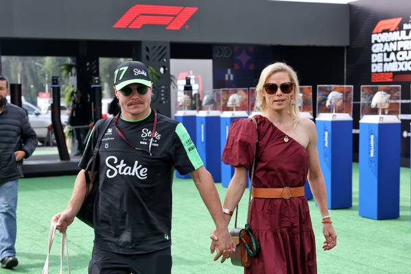 Valtteri Bottas cycling podium in Australia girlfriend Tiffany Cromwell