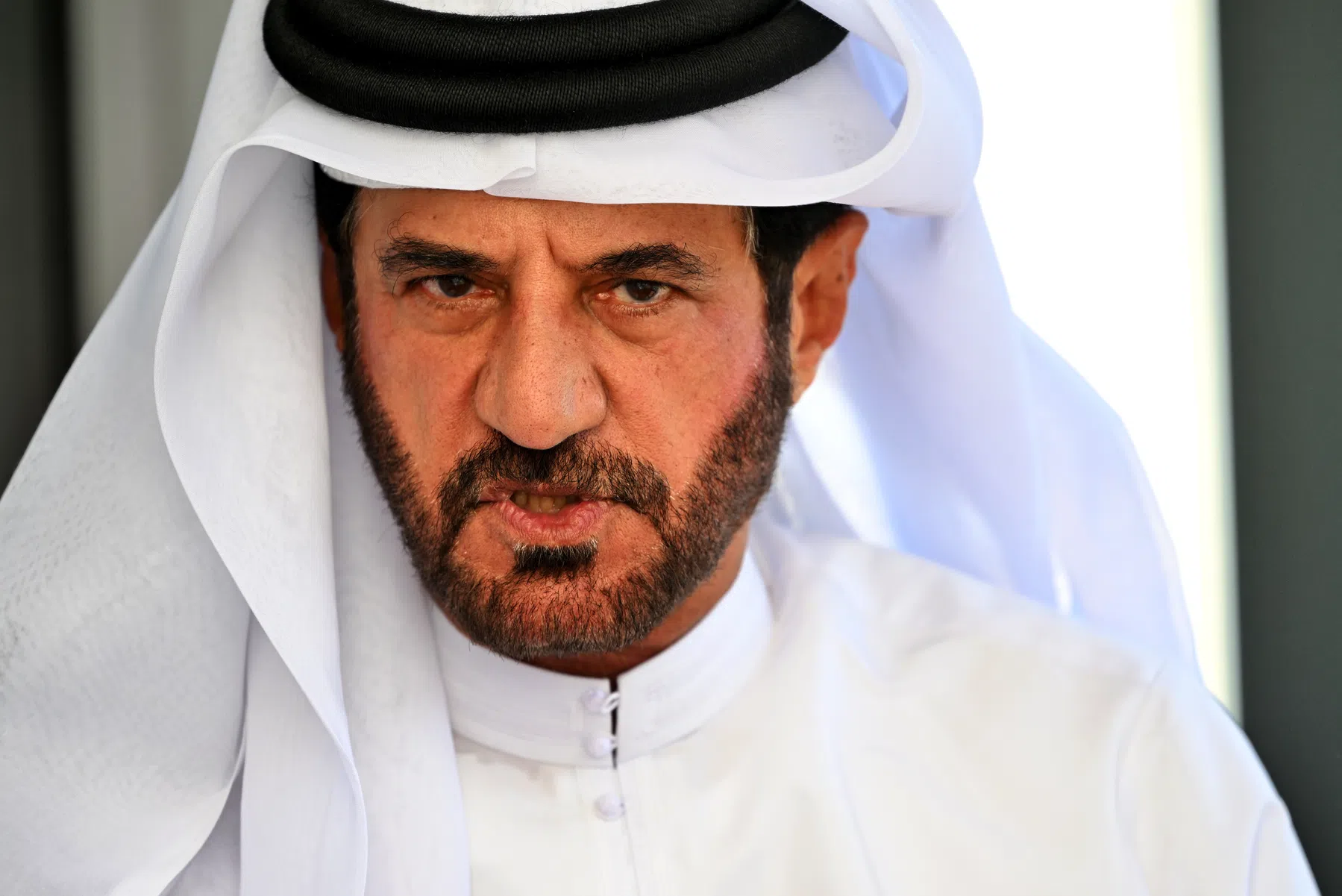 Le président de la FIA, Mohammed Ben Sulayem, s'écrase sur une voiture de F1