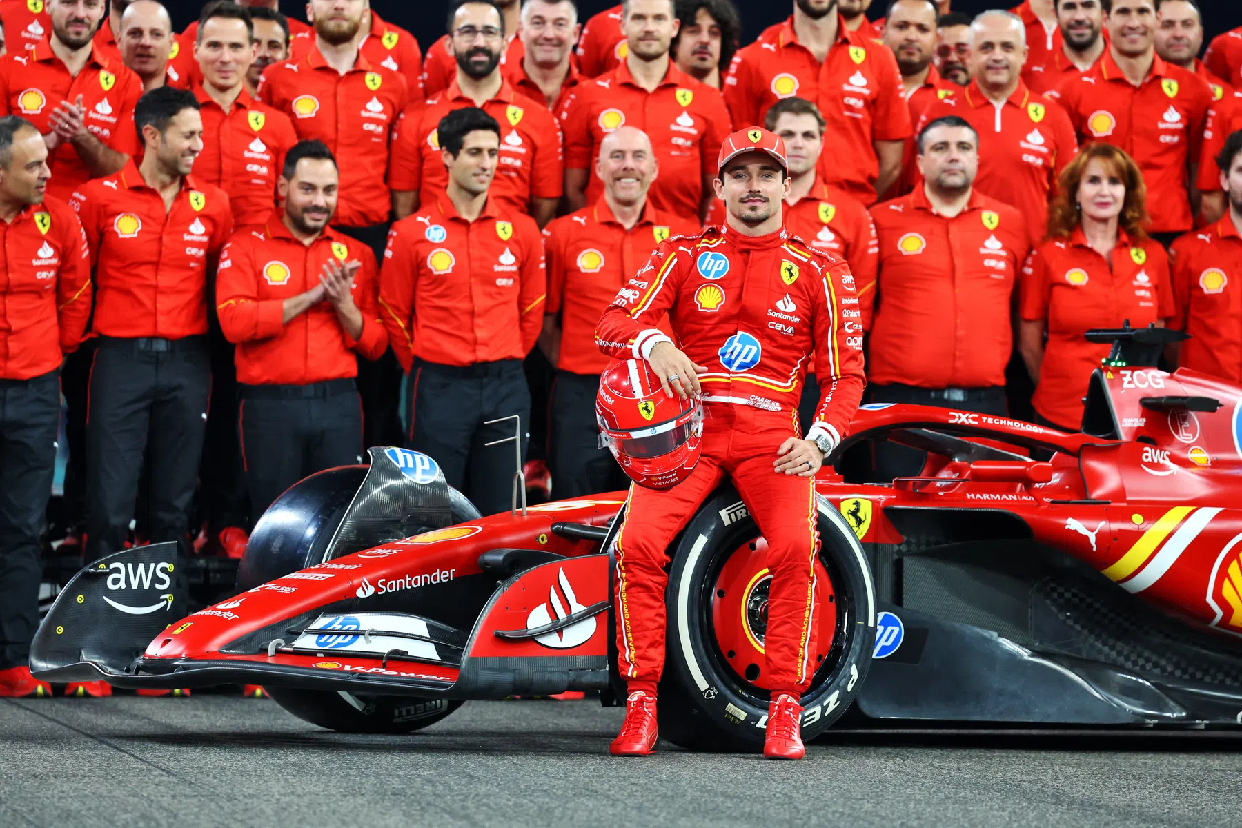 Charles Leclerc estrena el casco 2025 dedicado a su difunta familia