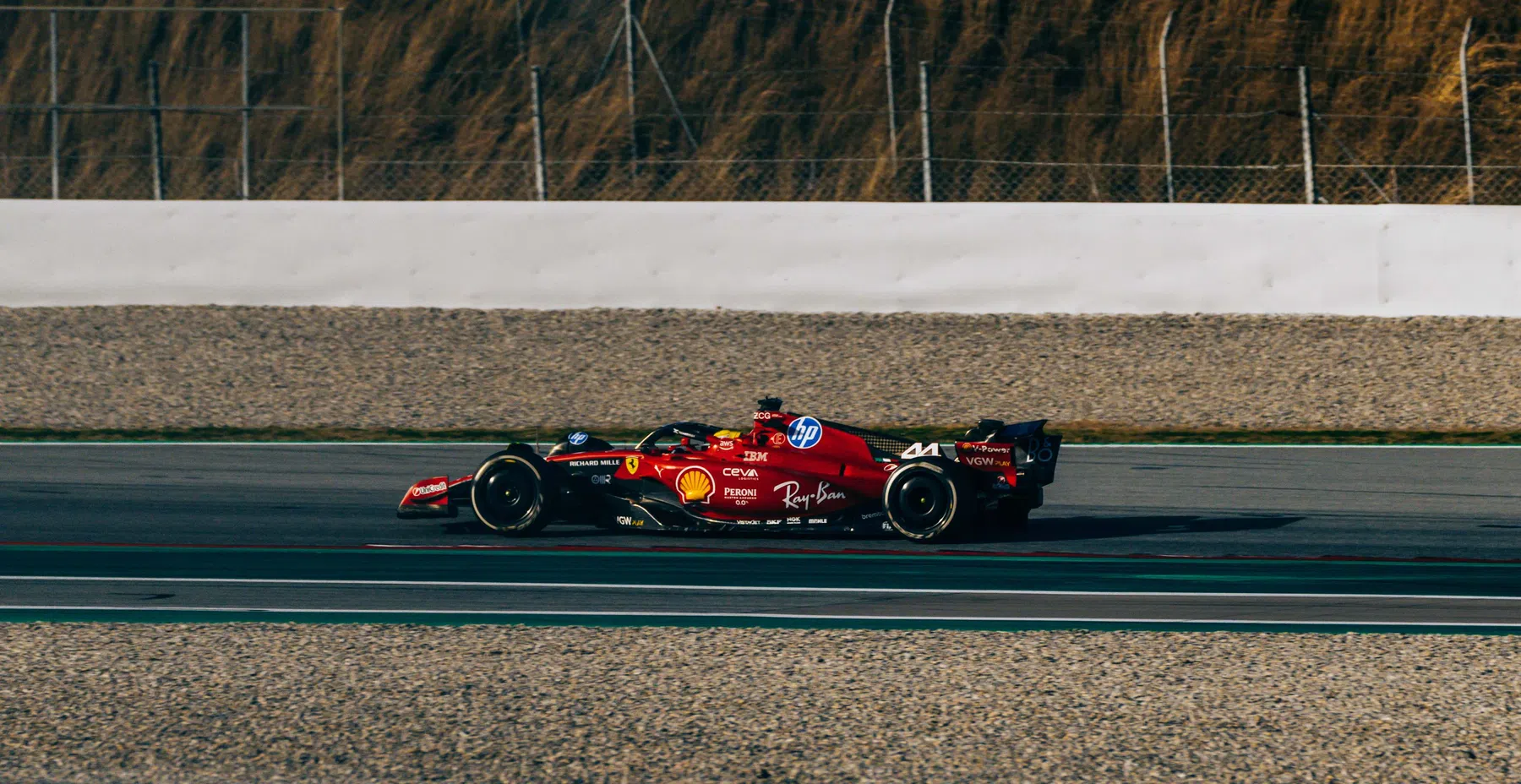 Esteban Ocon in Maranello met Lewis Hamilton