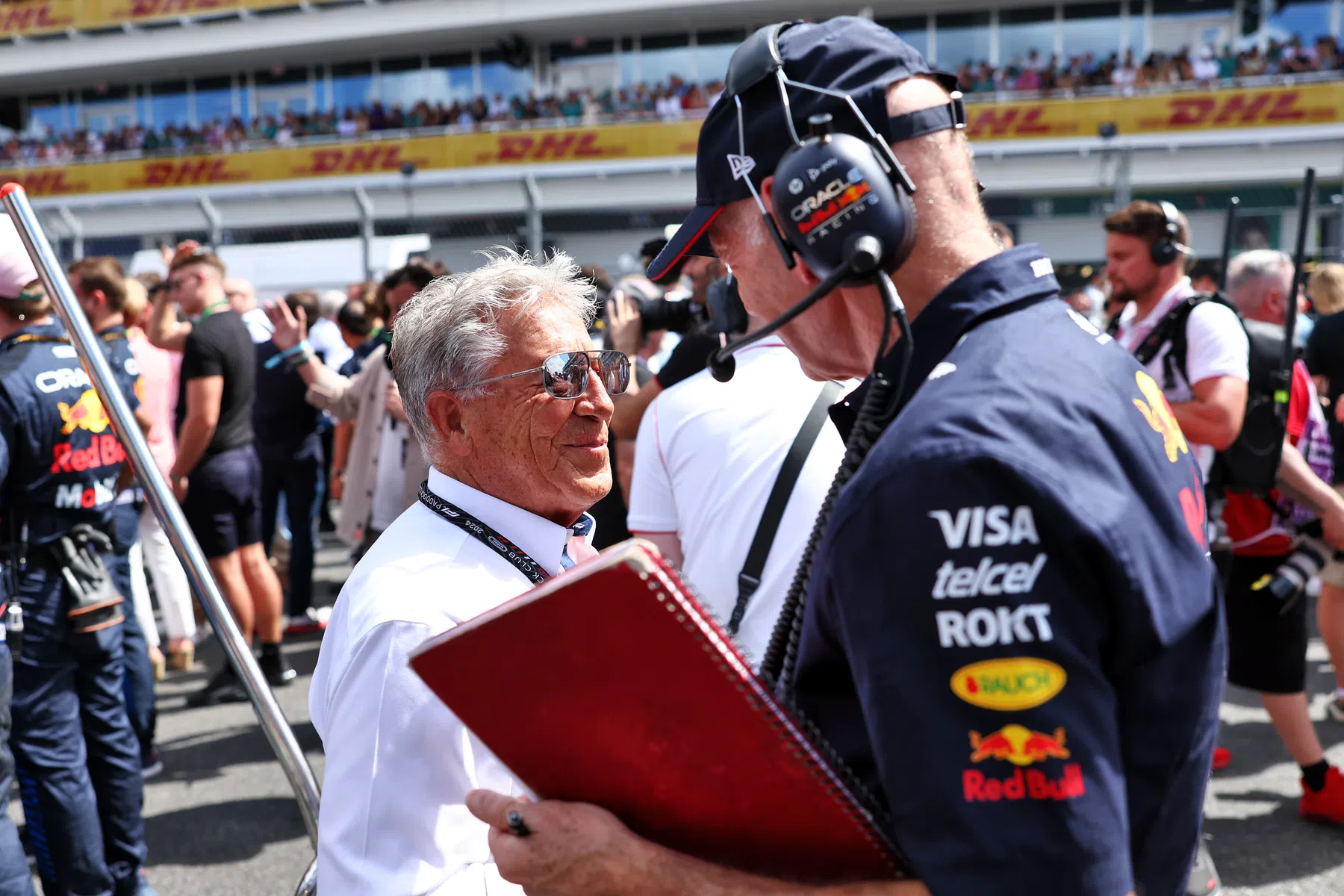 newey verrät, was er in seinem berühmten roten Ordner notiert