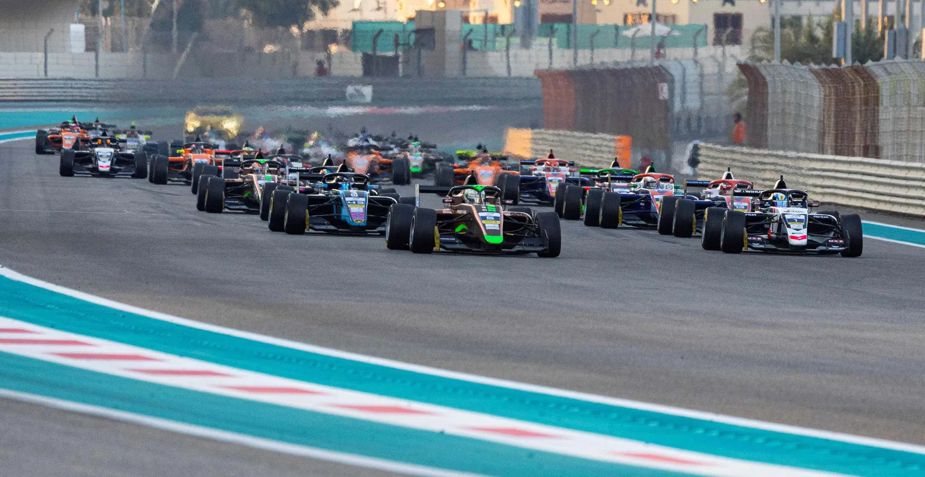 Il pilota di F4 sopravvive all'incidente horror di Dubai grazie al balo