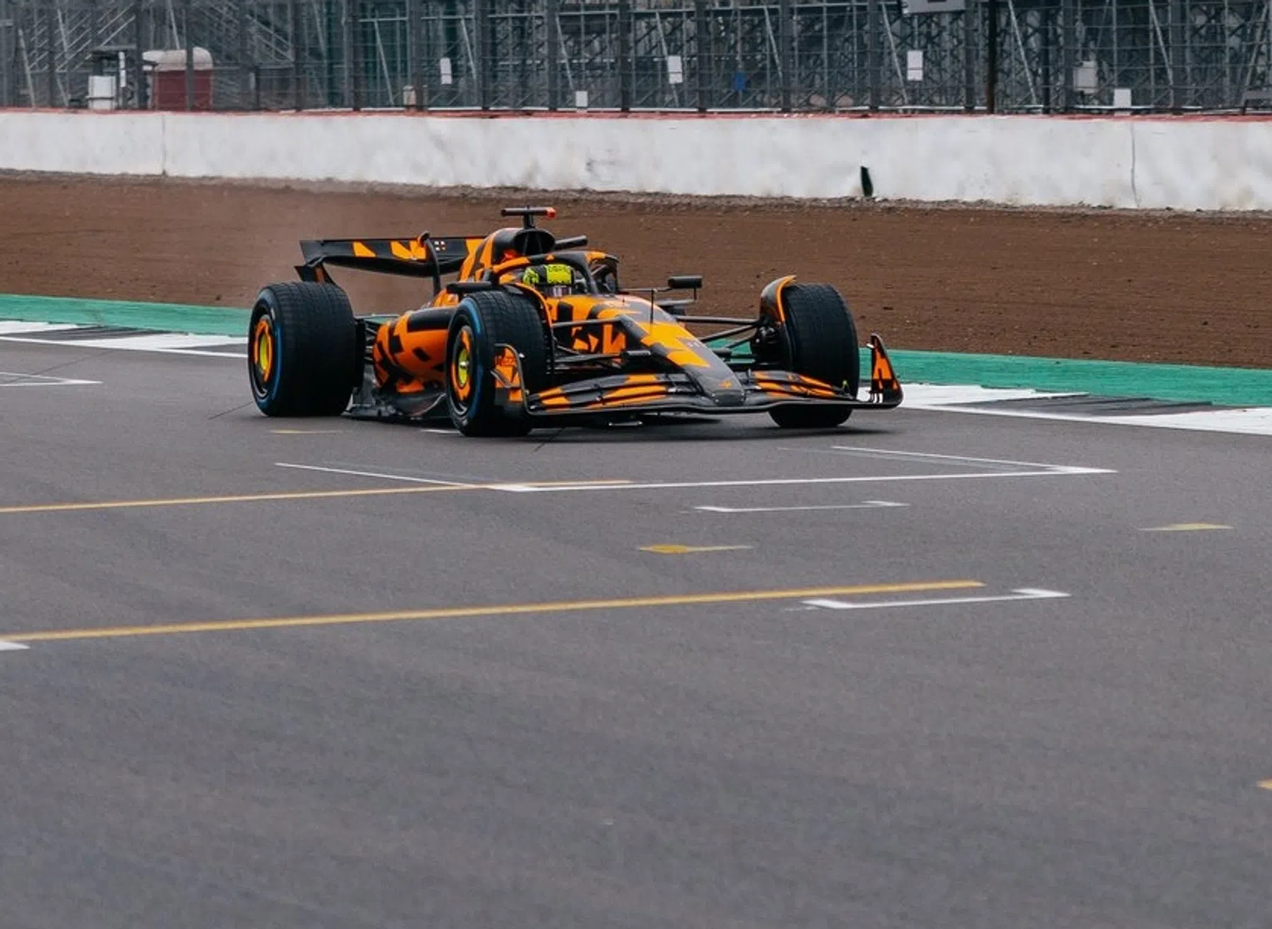 o que há de diferente no carro de f1 da mclaren em 2025